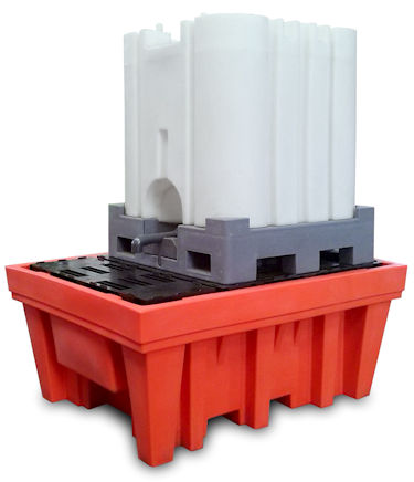IBC spill pallet with a space for safe dispensing